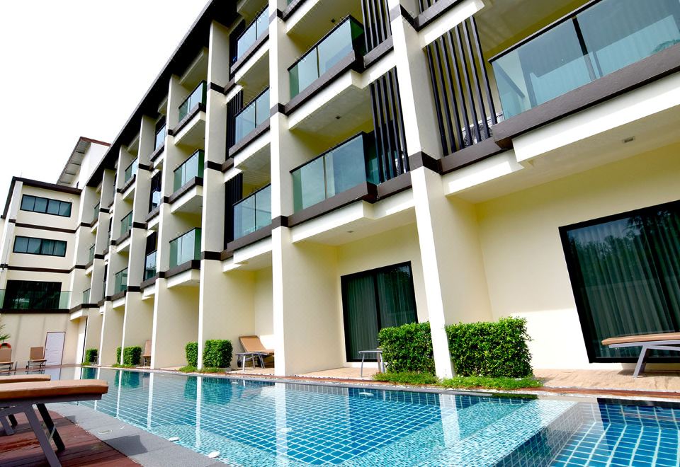 에어포트 비치 호텔 푸켓 이미지