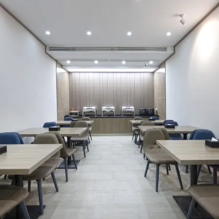 Elan Select Hotel (Jingjiang Bus Station)