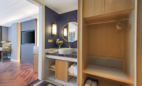 Jinjiang Metropolo Hotel ( NanJing Nan Railway Station Certre)