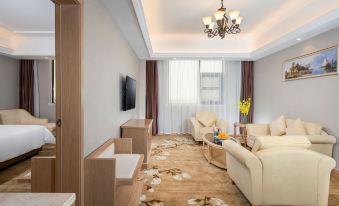 Vienna Hotel (Henan Xuchang Yanling Huadu Avenue store)
