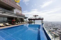 Regalia Gold Hotel - Infinity Pools