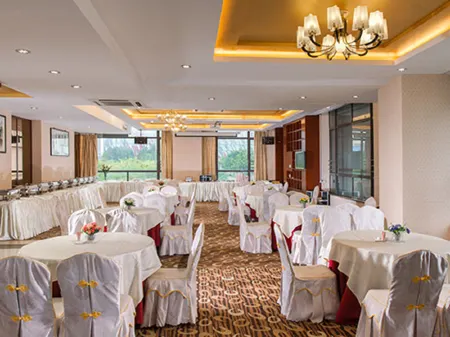 Vienna International Hotel Foshan Nanhai Vanke Plaza Qiandenghu Branch Отели рядом с достопримечательностью «Golden Fifa Park»