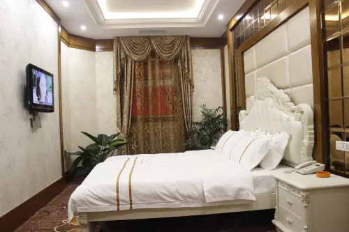 Weilisi Business Hotel Hotels in Chibi