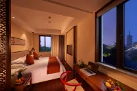 Kaiyuan Yiju Holiday Manor (Haining Yanguan Guanchao Resort Park)