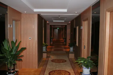 Hejin Carnival Hot Spring Hotel Отели рядом с достопримечательностью «Jiulong Temple»