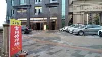 帝悦酒店（華鎣人民醫院店） - 停車場