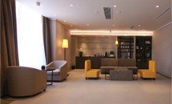 Home Inn Plus (Xiaobailou Metro Station, Nanjing Road, Fifth Avenue, Tianjin)