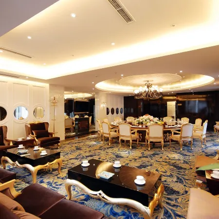 Royale Celebrity Hotel