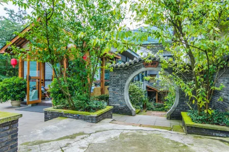 Mount Forest Hotel Отели рядом с достопримечательностью «Xixiang Pool (Bathing Elephant Pool)»