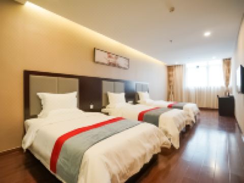 亚丁湾酒店(厦门机场店) - 高级三人房