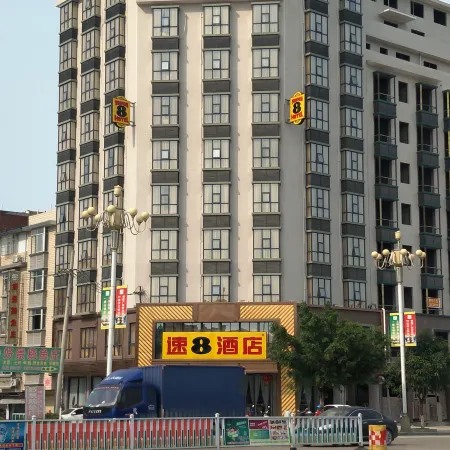 Super 8 Hotel (Yizhou Hechi University & Bus Terminal Branch)