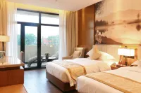 Golden Holiday Hotel