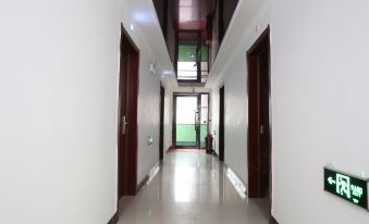 Tonghua Station Front Hotel