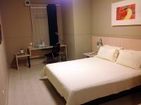 白玉兰酒店(上海外滩南京东路步行街店) - 商务房C(无窗)