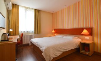 Home Inn (Laixi Yantai Road Yuehu Park)