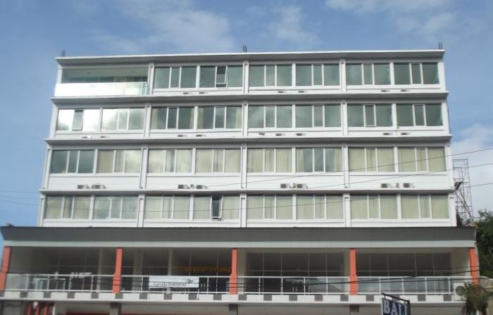 L Bajo Hotel