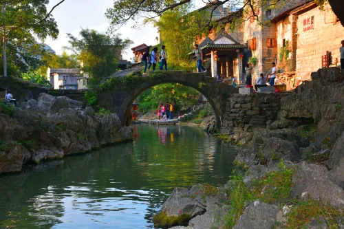 Yueliangwan Inn