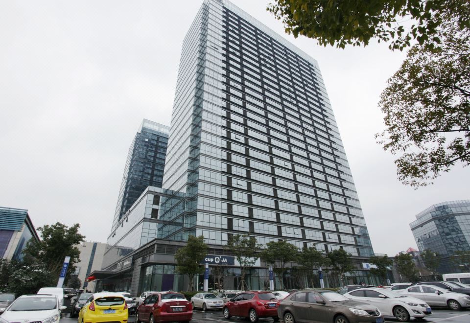 Crystal Blue Bay Apartment Hotel Hotel Overview