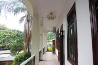 Hues Yard Hotel