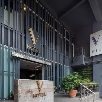 V Hotel Отели рядом с достопримечательностью «Музей Памбата»