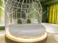 鲜居精品主题酒店(广州哈街店) - 绿野仙踪圆床房