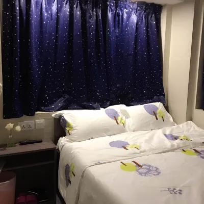 Zi Xin Motel (Tsim Sha Tsui A1 Exit) Отели рядом с достопримечательностью «Торгово-офисный центр Harbour City»