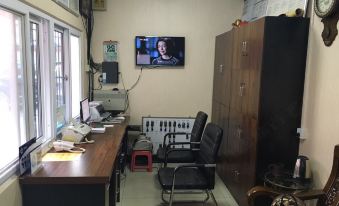 Beijing Liangmei Express Hotel (Dongzhimen Hospital Dongsishitiao Subway Station) - Housity