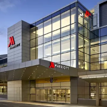 Calgary Airport Marriott In-Terminal Hotel
