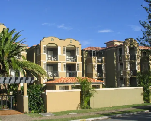 Beaches on Wave Street Hotels in Mermaid Beach