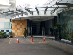 Hotel Oval Surabaya