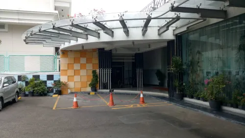 Hotel Oval فنادق في Wonokromo
