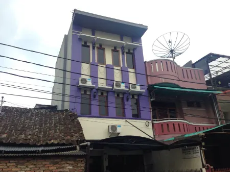 Unique Guesthouse Отели в г. Andir