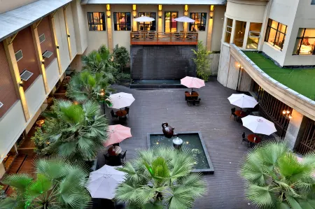 Wenzhou Ruixing Hotel (Lucheng Songtai Plaza) Отели рядом с достопримечательностью «Wenzhou Science and Technology Museum»