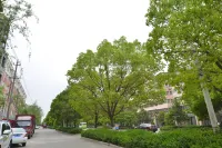 Xiping Lilong Hotel
