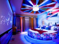 泰茏居度假酒店(三亚湾海月广场外贸路美食街店) - 激情电动床房3D巨屏影院