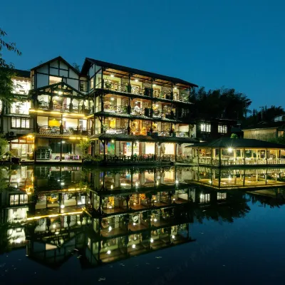 Chen's Courtyard Peninsula Courtyard Hotel Hotels near The Lake in the Bamboo Sea
