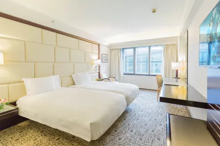 Regal Airport Hotel Отели рядом с достопримечательностью «Монастырь Пристань Трапписта»