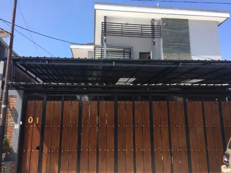 Byte Bed and Breakfast Отели в г. Umbulharjo