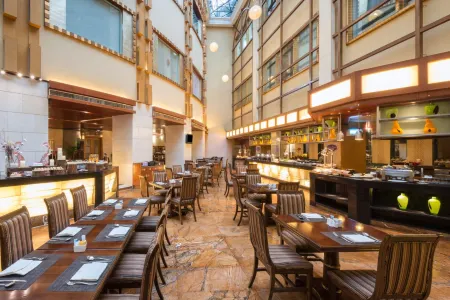 Crowne Plaza Qingdao Отели рядом с достопримечательностью «Qingdao No. 1 Bathing Beach»