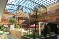 Rock Homeland International Hotel Hotel dekat Bandara Daocheng Yading