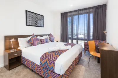 City Edge Dandenong Apartment Hotel Hotel dekat Priceline