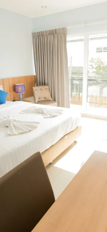 ห้องดีลักซ์ เตียงใหญ่ 1 เตียง