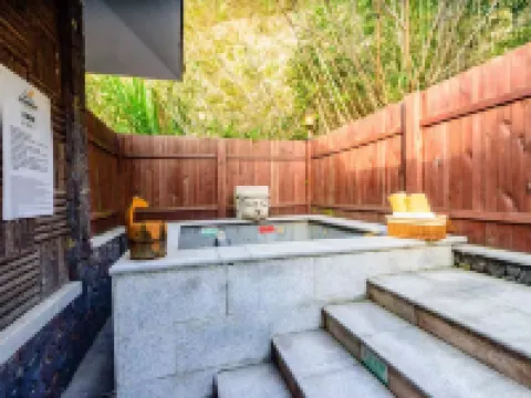 Country Garden Phoenix Hot Spring Center Soup Kitchen Hotels in Xianning