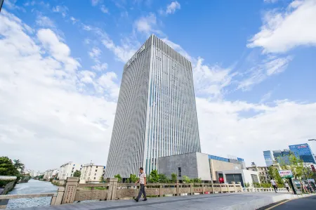 Cailan Loft Homestay (Kela Mansion, Tuanjieqiao Subway Station) Отели рядом с достопримечательностью «Nanjing University of Aeronautics and Astronautics Sufang Branch»