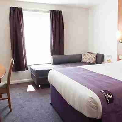 Premier Inn London Ealing Rooms