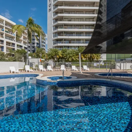 Palmerston Tower on Southport Broadwater Отели в г. Саутпорт