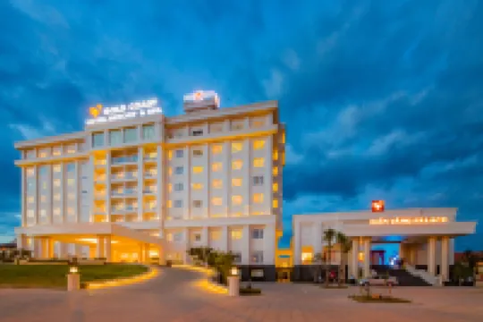 ゴールド コースト ホテル リゾート & スパ Cầu Nhật Lệ 2周辺のホテル