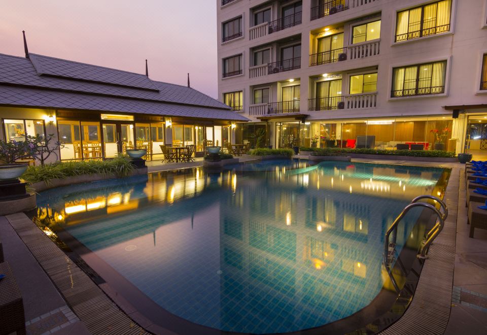 Lasalle Suites and Spa Over view