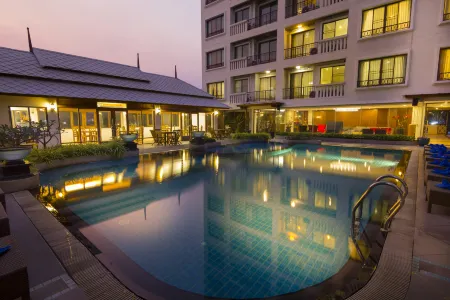 Lasalle Suites Hotel & Residence