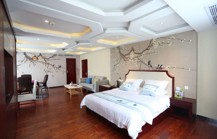 Silvery Waterfall Hotel